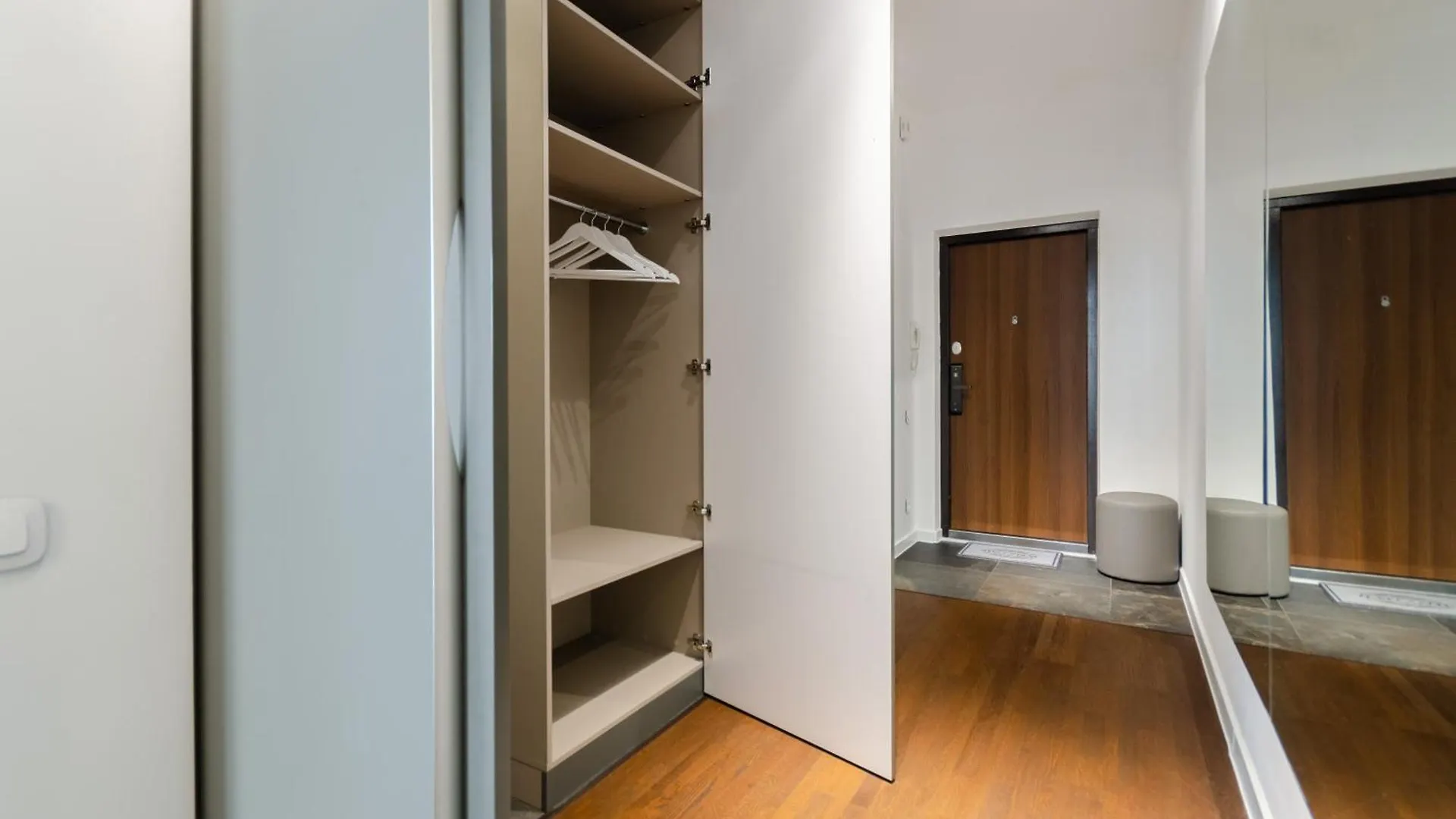 Petrovdom Apartments 14-377 In Rc Central Park,7 John Mccain Street Kijów