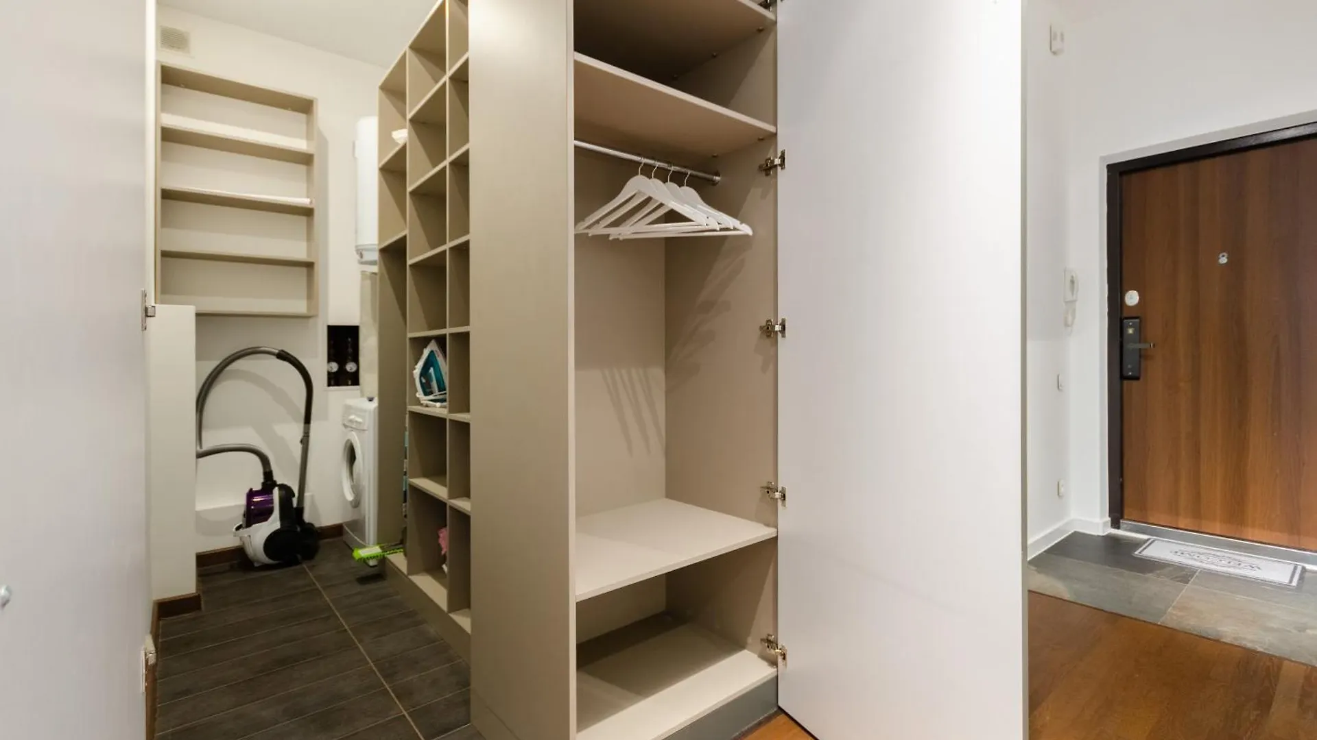 Petrovdom Apartments 14-377 In Rc Central Park,7 John Mccain Street Kijev