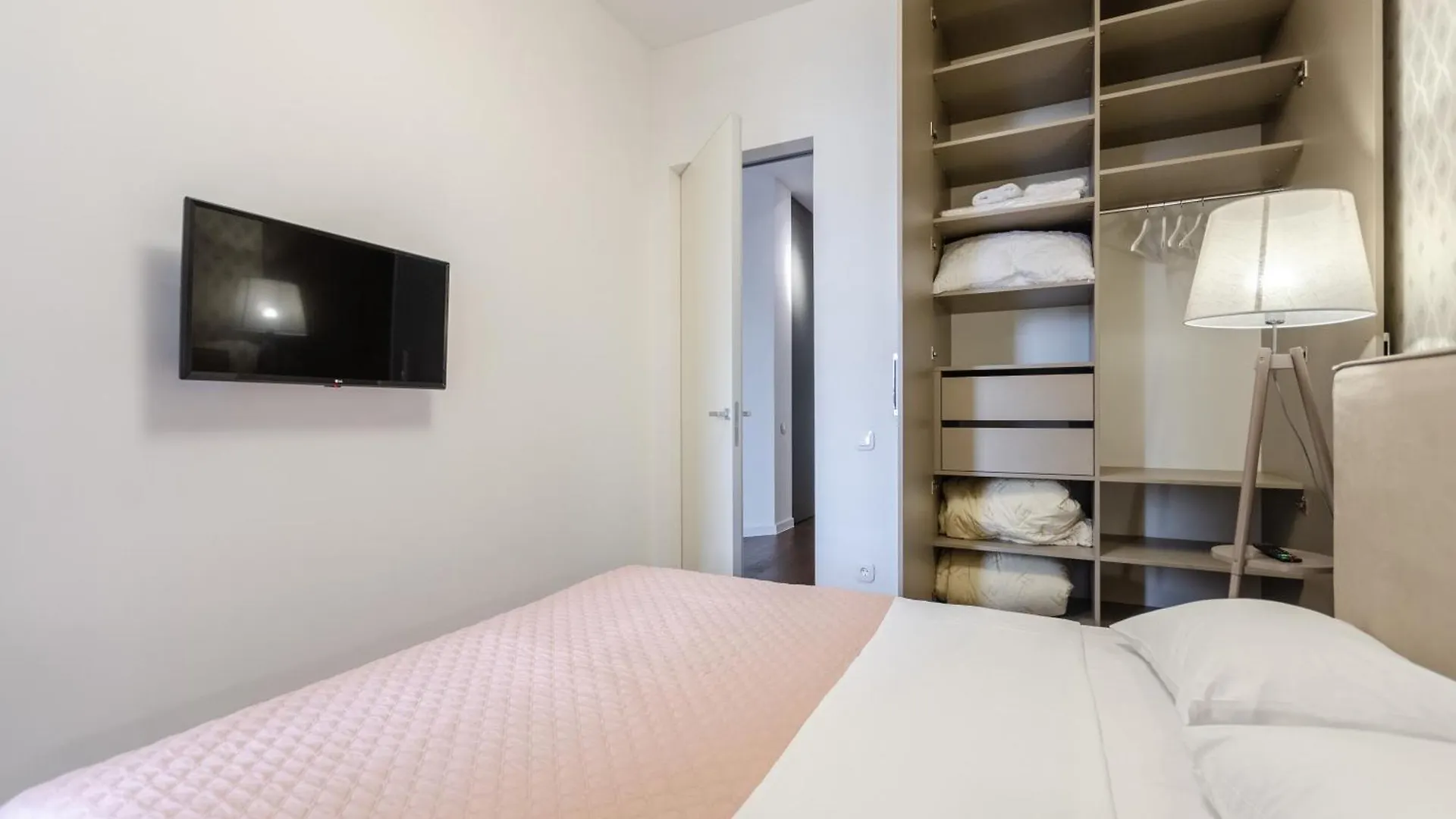Petrovdom Apartments 14-377 In Rc Central Park,7 John Mccain Street Kijev 0*,  Ukrajna